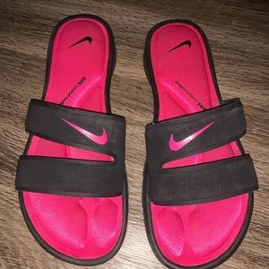 Size 9 Nike slides in pink and black